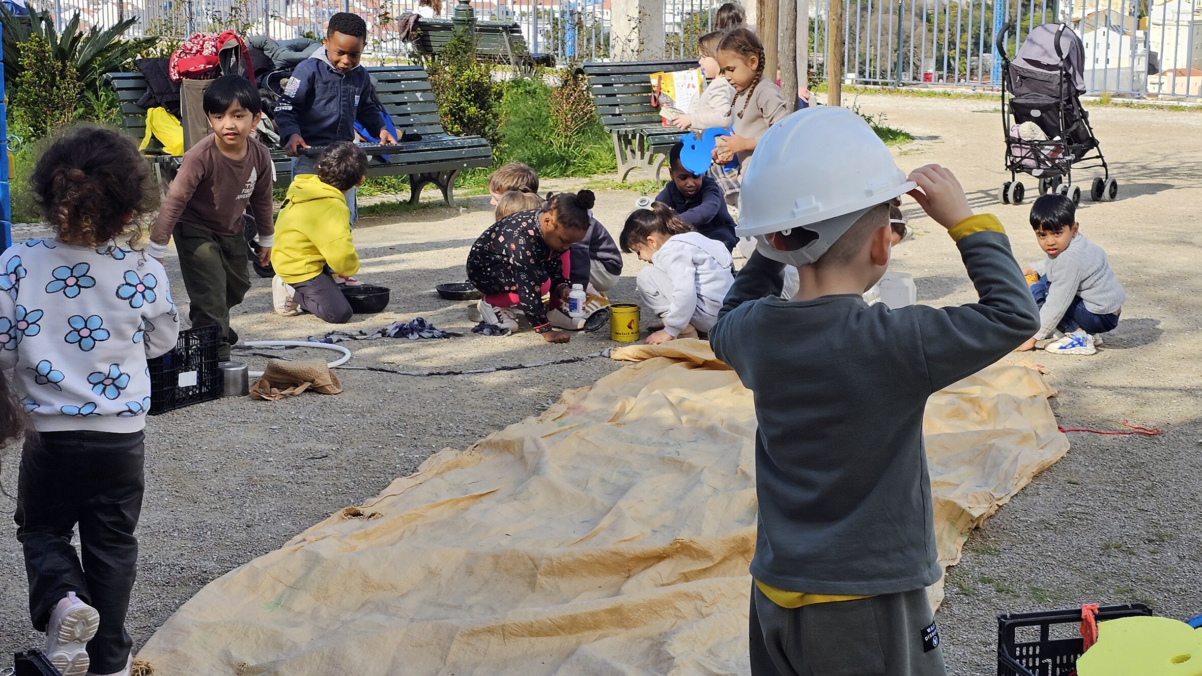Crianças da Padre Abel Varzim experimentaram 'Caixa Incubadora de Brincar'
