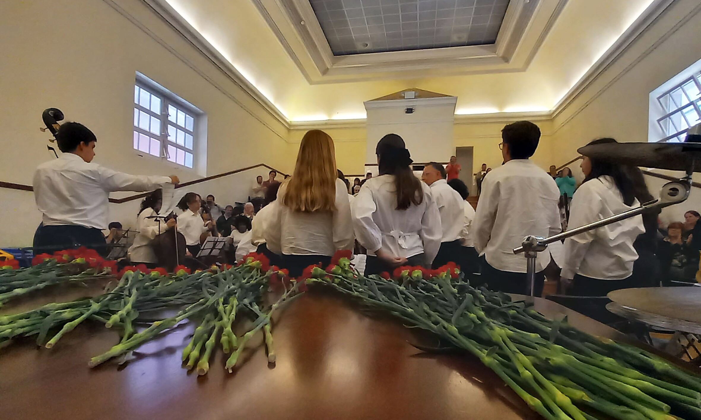 Música e atividades desportivas para comemorar Abril