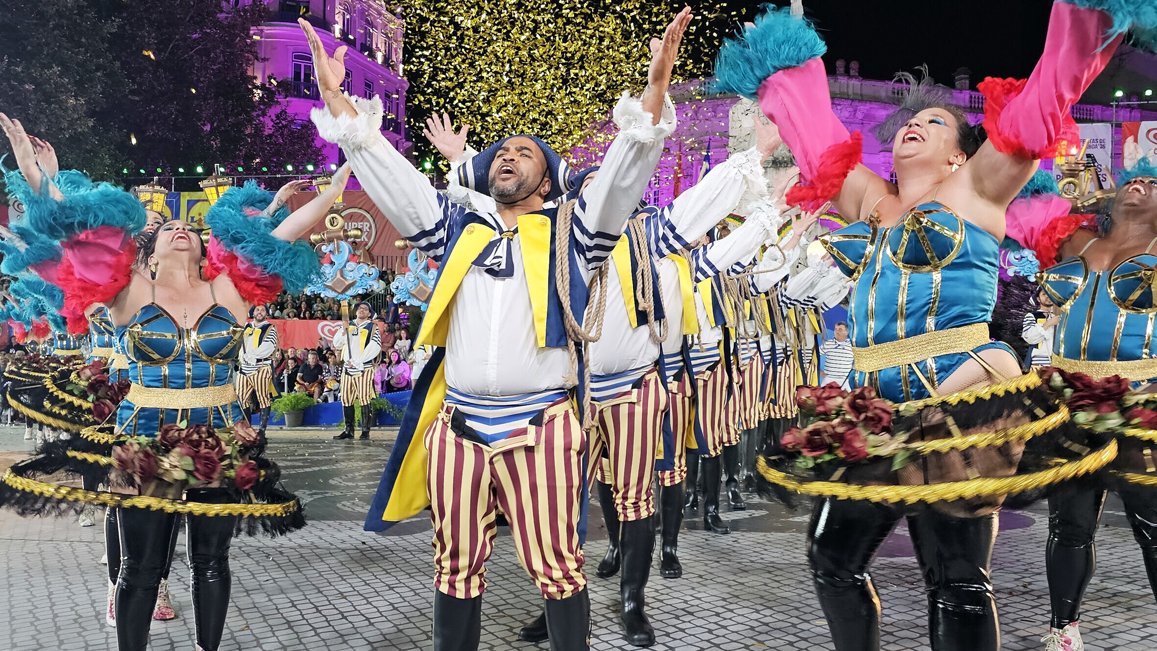 Marchas da Misericórdia brilham na noite maior de Lisboa