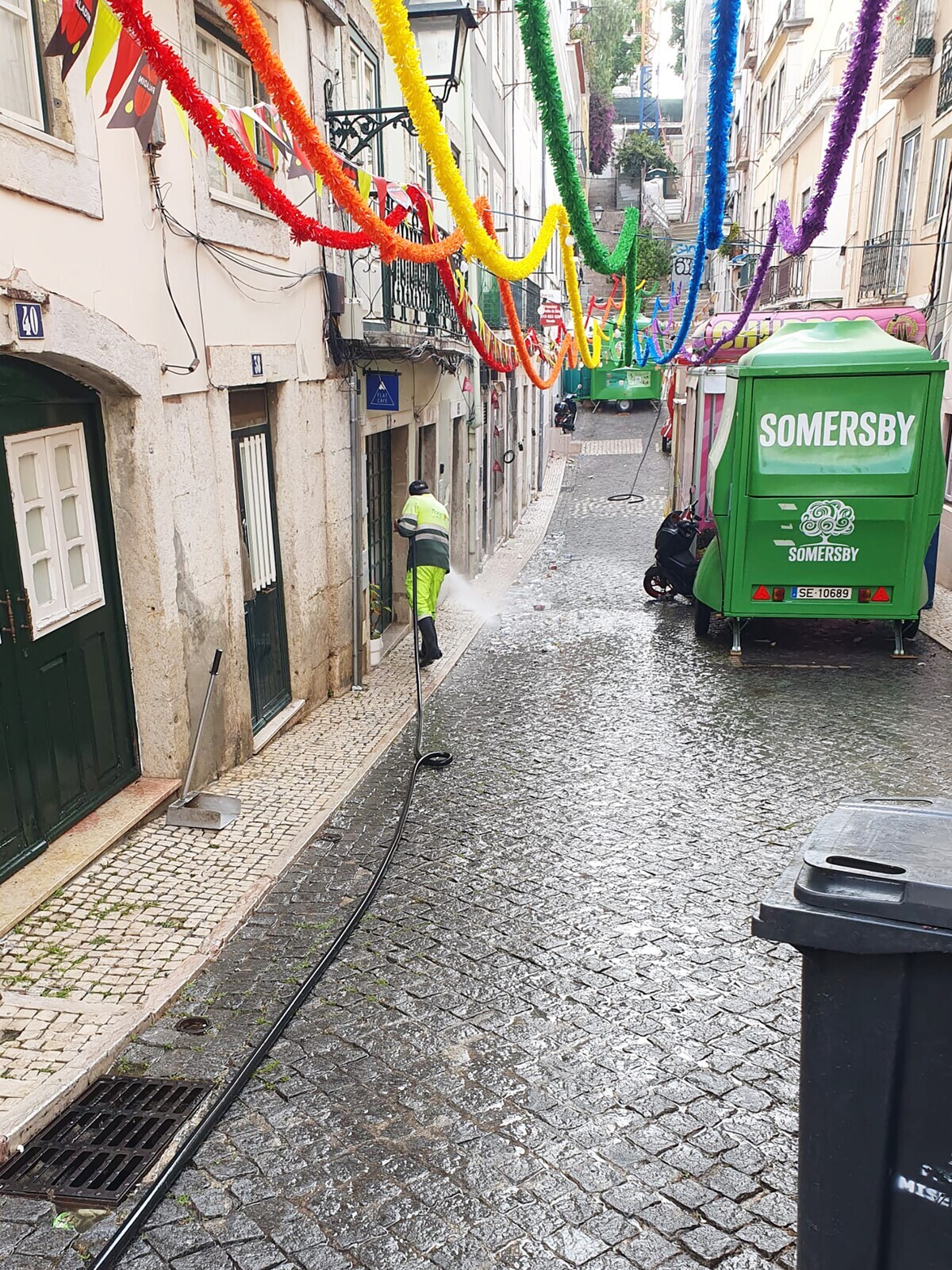 Lavagem de Espaços Públicos depois de noite de Festa