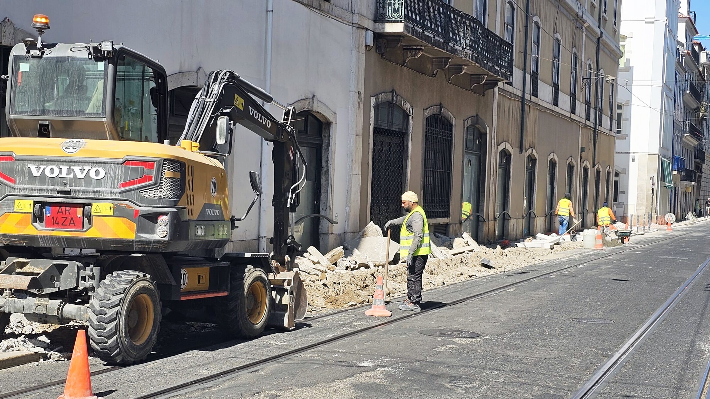 Intervenção na Rua da Boavista prossegue a bom ritmo